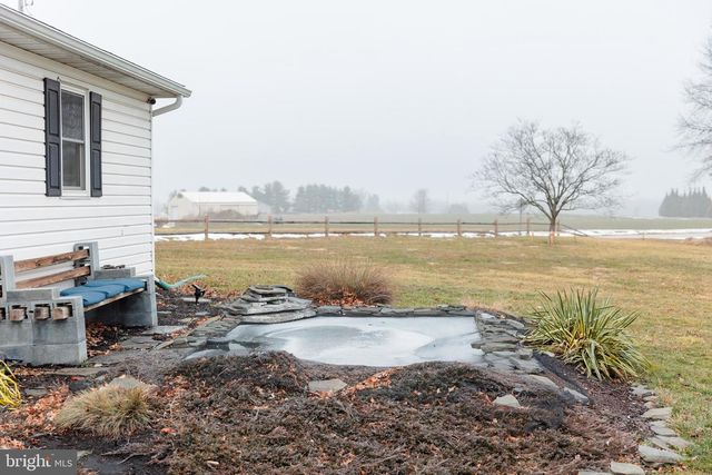 695 KOHLER SCHOOL RD, New Oxford, PA 17350