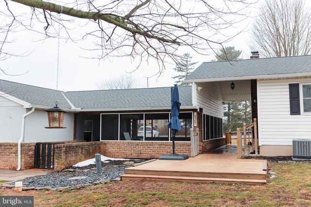 695 KOHLER SCHOOL RD, New Oxford, PA 17350