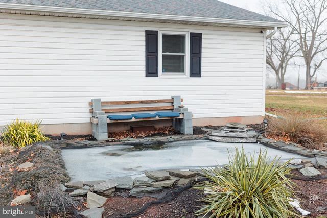 695 KOHLER SCHOOL RD, New Oxford, PA 17350