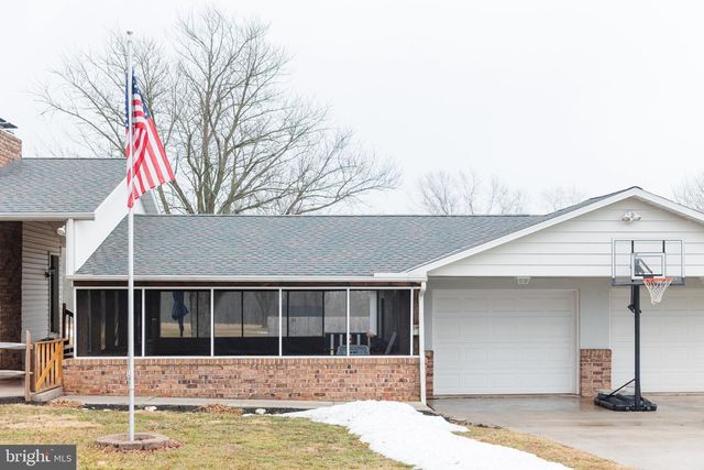 695 KOHLER SCHOOL RD, New Oxford, PA 17350