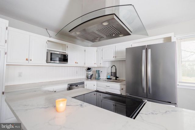 695 KOHLER SCHOOL RD, New Oxford, PA 17350