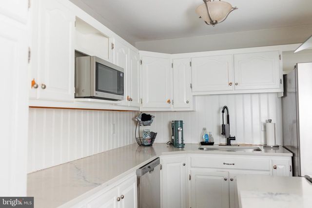 695 KOHLER SCHOOL RD, New Oxford, PA 17350