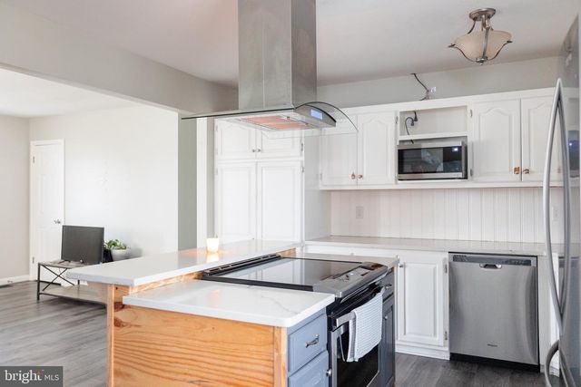 695 KOHLER SCHOOL RD, New Oxford, PA 17350