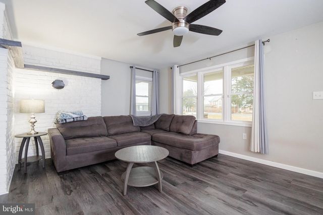 695 KOHLER SCHOOL RD, New Oxford, PA 17350