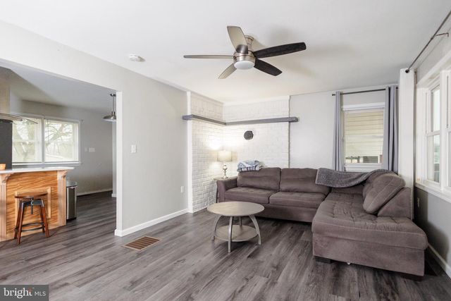 695 KOHLER SCHOOL RD, New Oxford, PA 17350