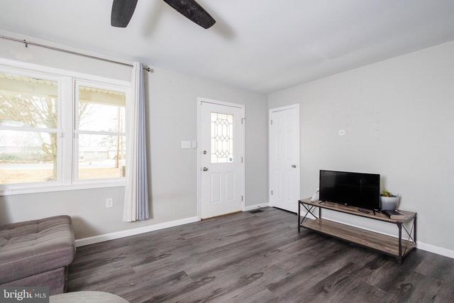 695 KOHLER SCHOOL RD, New Oxford, PA 17350