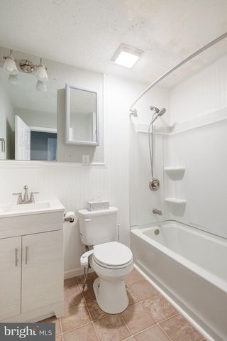 695 KOHLER SCHOOL RD, New Oxford, PA 17350