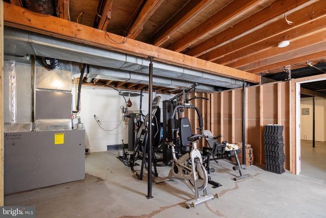 695 KOHLER SCHOOL RD, New Oxford, PA 17350