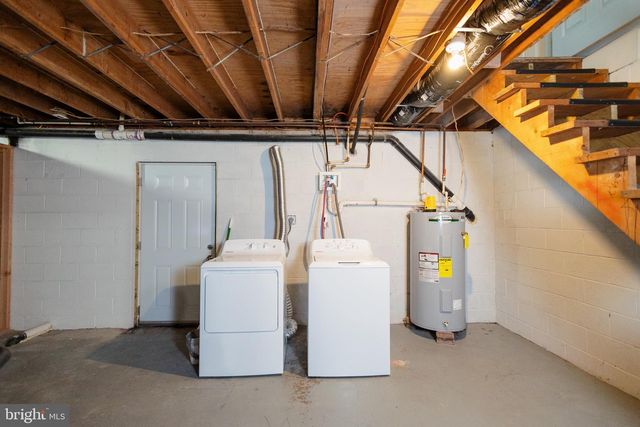 695 KOHLER SCHOOL RD, New Oxford, PA 17350