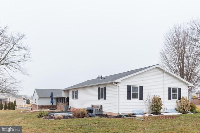 695 KOHLER SCHOOL RD, New Oxford, PA 17350