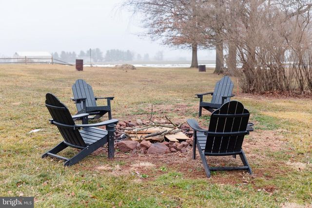 695 KOHLER SCHOOL RD, New Oxford, PA 17350