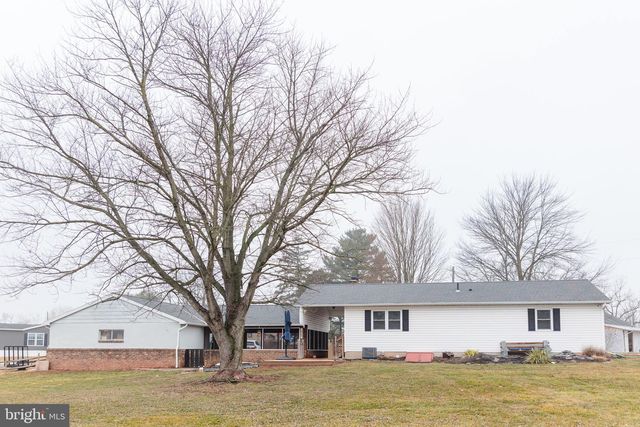 695 KOHLER SCHOOL RD, New Oxford, PA 17350