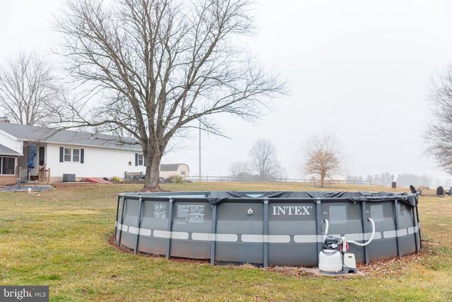 695 KOHLER SCHOOL RD, New Oxford, PA 17350