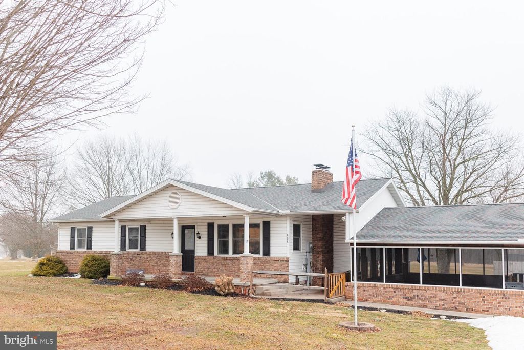 Image 1 of property listing at 695 KOHLER SCHOOL RD, New Oxford, PA 17350