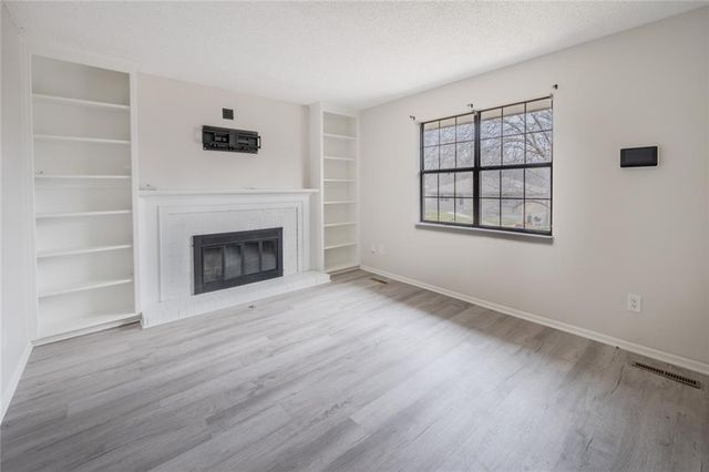 121 SE 2nd Street, Blue Springs, MO 64014