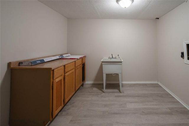 121 SE 2nd Street, Blue Springs, MO 64014