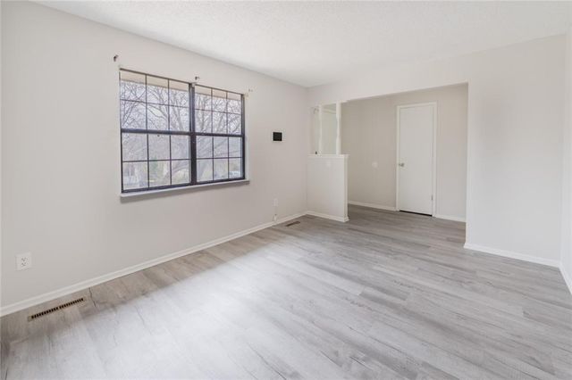 121 SE 2nd Street, Blue Springs, MO 64014