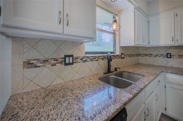 121 SE 2nd Street, Blue Springs, MO 64014