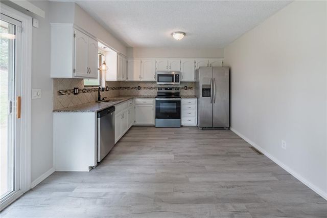 121 SE 2nd Street, Blue Springs, MO 64014