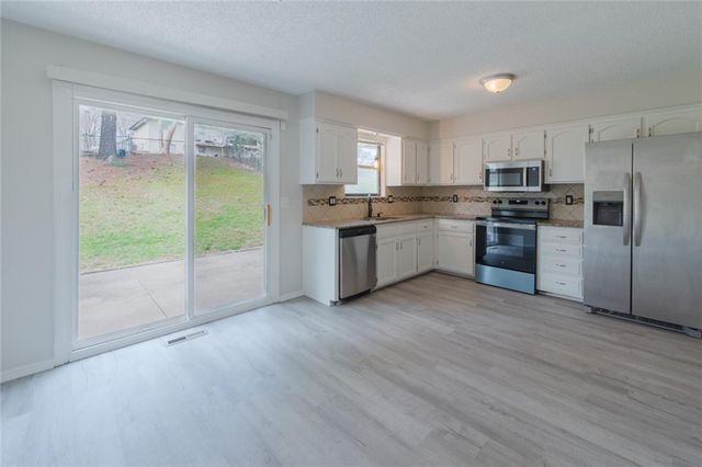 121 SE 2nd Street, Blue Springs, MO 64014