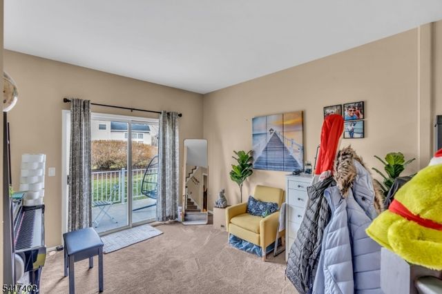 1403 Moonlight Ct, Washington Twp., NJ 07840