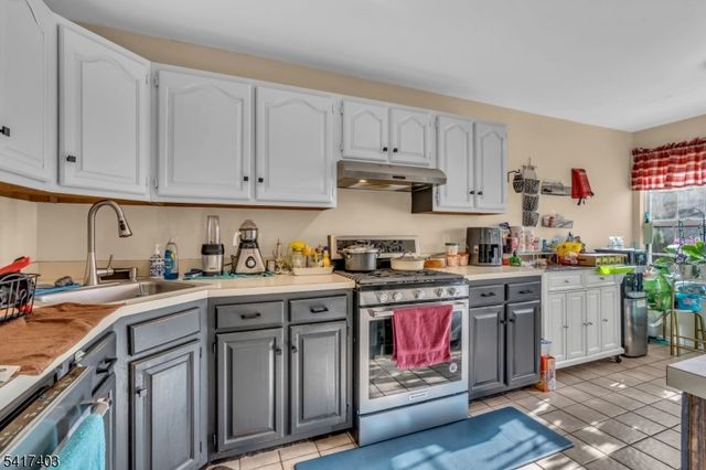 1403 Moonlight Ct, Washington Twp., NJ 07840