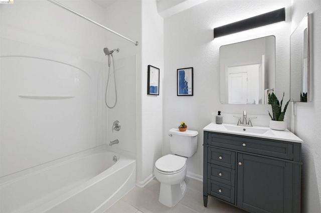 1502 Nevin Plz, Richmond, CA 94801