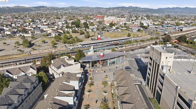 1502 Nevin Plz, Richmond, CA 94801