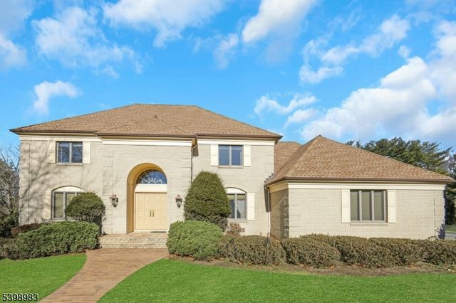 300 Forsythia Ct, Franklin Lakes Boro, NJ 07417