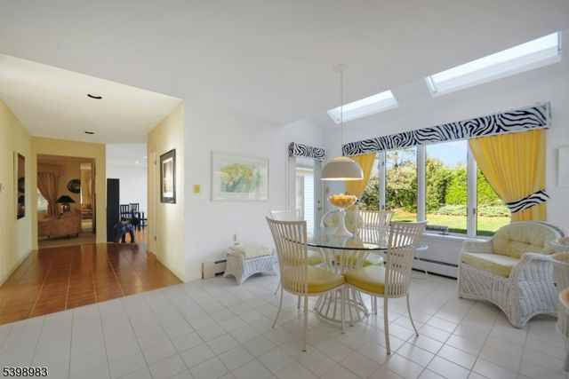 300 Forsythia Ct, Franklin Lakes Boro, NJ 07417