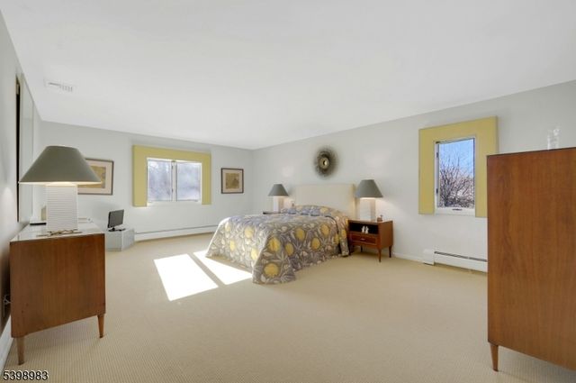 300 Forsythia Ct, Franklin Lakes Boro, NJ 07417