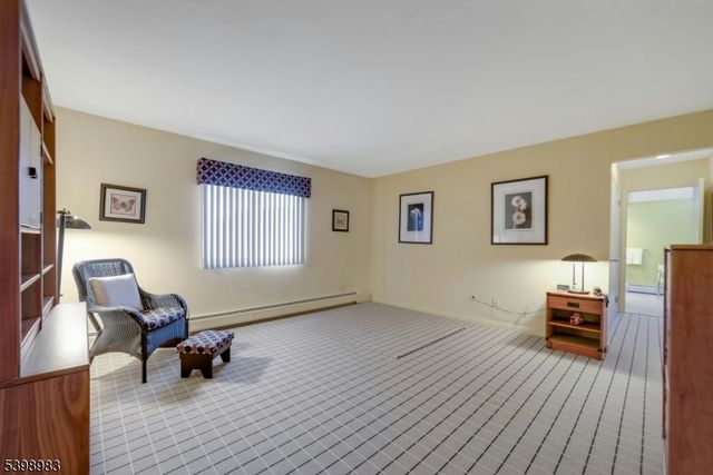 300 Forsythia Ct, Franklin Lakes Boro, NJ 07417