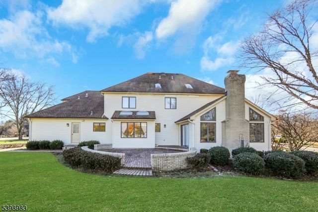 300 Forsythia Ct, Franklin Lakes Boro, NJ 07417