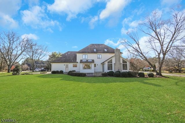 300 Forsythia Ct, Franklin Lakes Boro, NJ 07417