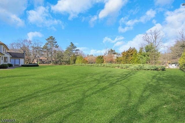 300 Forsythia Ct, Franklin Lakes Boro, NJ 07417