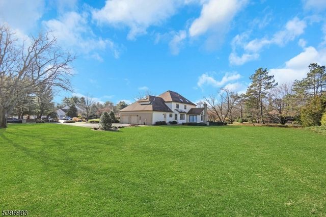 300 Forsythia Ct, Franklin Lakes Boro, NJ 07417