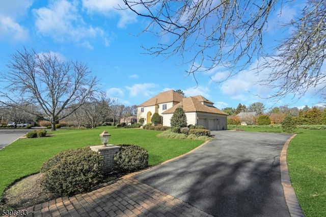 300 Forsythia Ct, Franklin Lakes Boro, NJ 07417