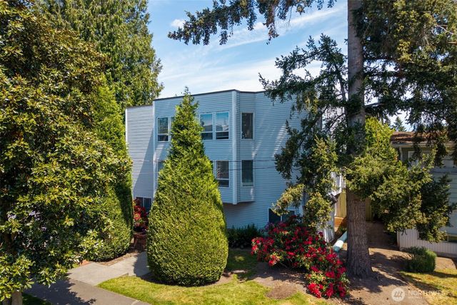 8848 Stone Avenue N, Seattle, WA 98103