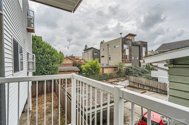 8848 Stone Avenue N, Seattle, WA 98103