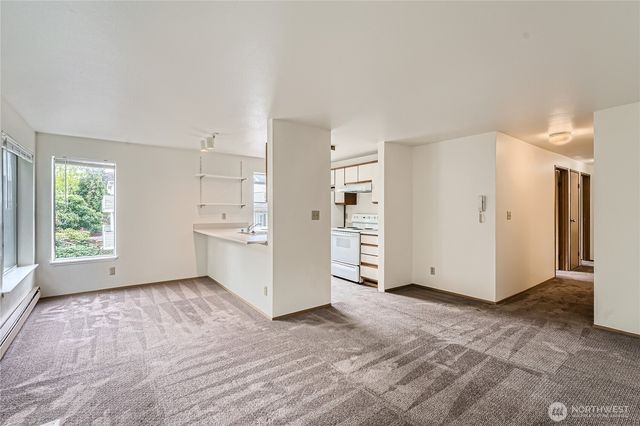 8848 Stone Avenue N, Seattle, WA 98103