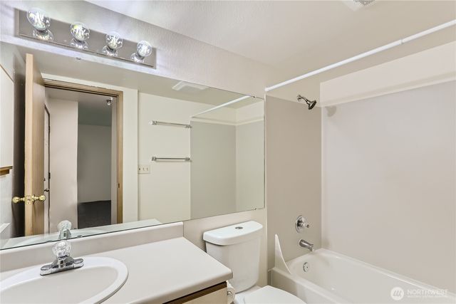 8848 Stone Avenue N, Seattle, WA 98103