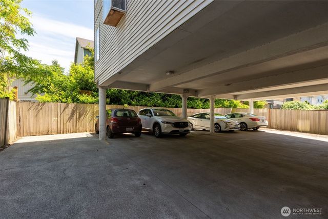 8848 Stone Avenue N, Seattle, WA 98103