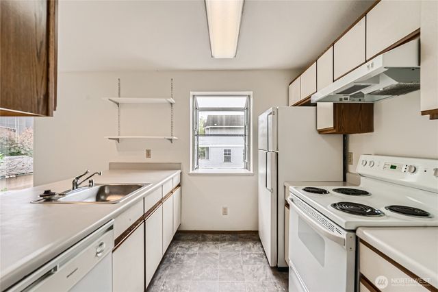 8848 Stone Avenue N, Seattle, WA 98103