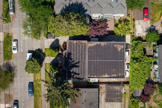 8848 Stone Avenue N, Seattle, WA 98103