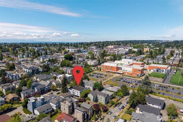 8848 Stone Avenue N, Seattle, WA 98103