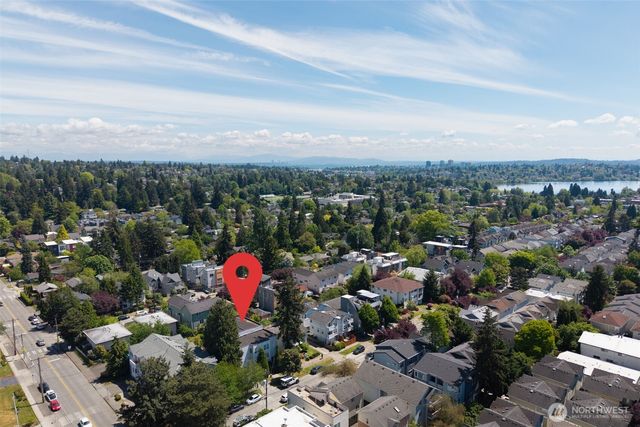 8848 Stone Avenue N, Seattle, WA 98103