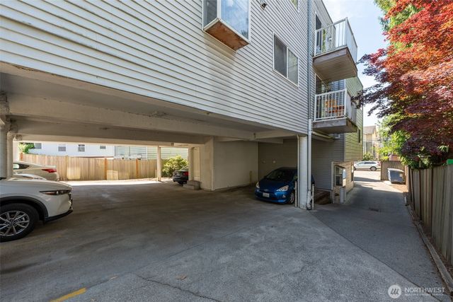 8848 Stone Avenue N, Seattle, WA 98103