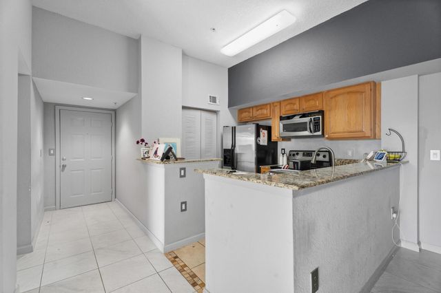 271 SW Palm Drive 304, Port St Lucie, FL 34986