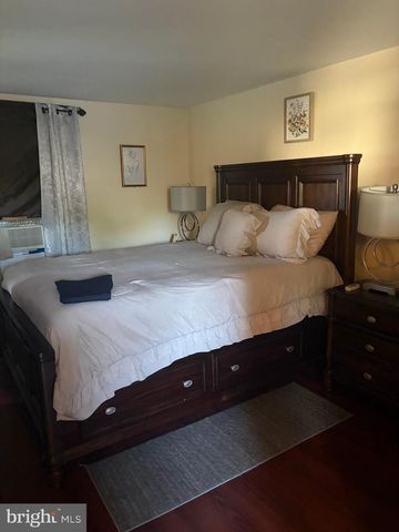 40 BERKSHIRE LN, Willingboro, NJ 08046