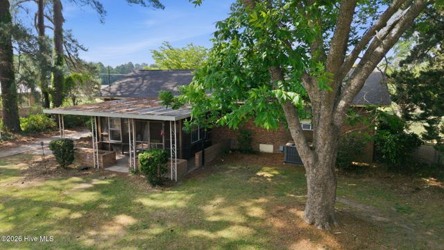 1463 Nc-55 E, Kinston, NC 28501
